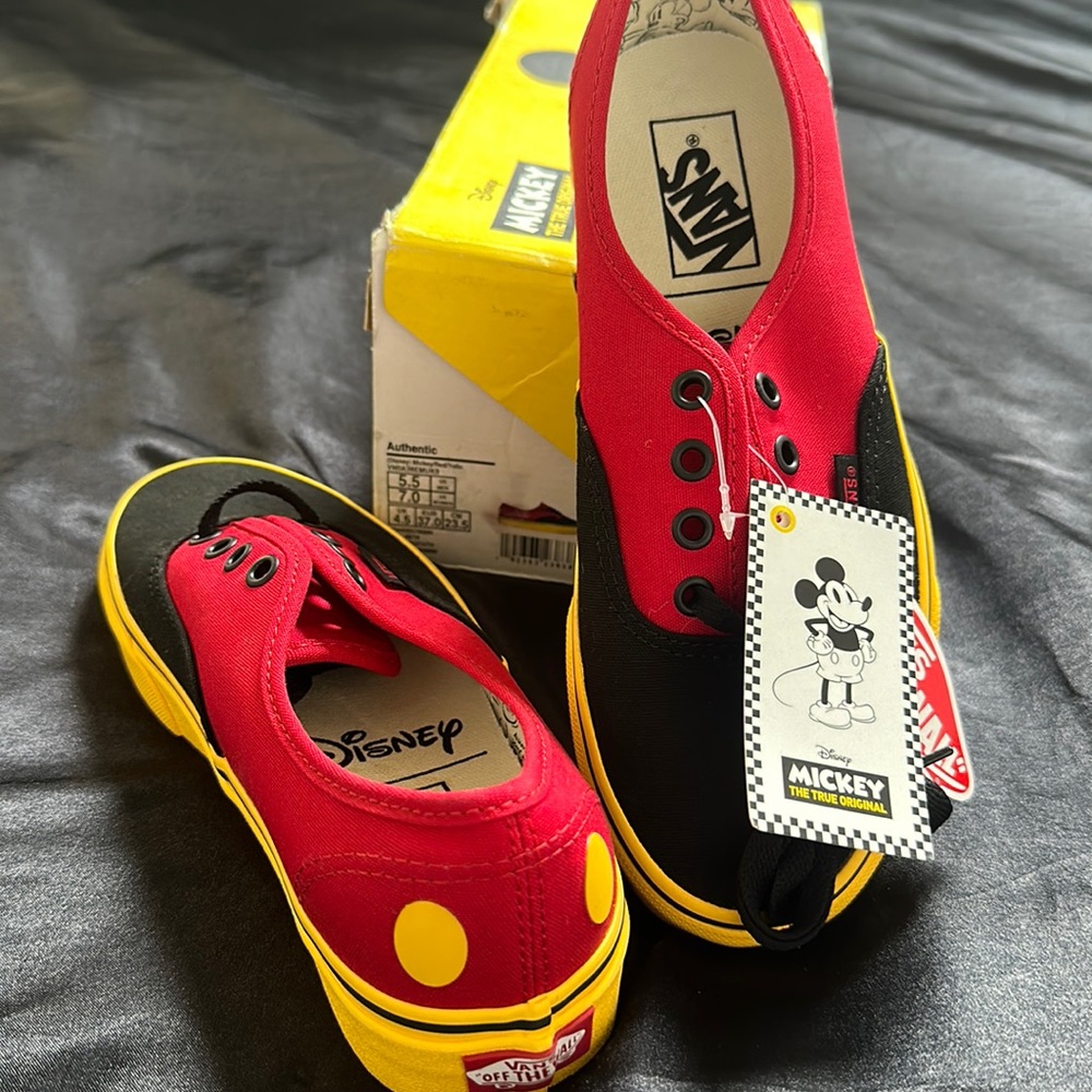 VANS X DISNEY 90TH ANNIVERSARY MICKEY MOUSE Men’s size 5.5 Women’s 7. Red-Blk
